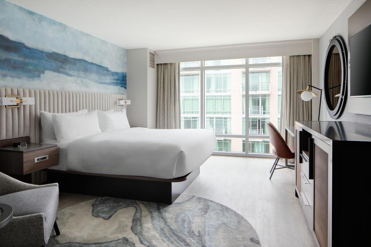 Zimmer mit Kingsize-Bett und Badewanne - barrierefrei