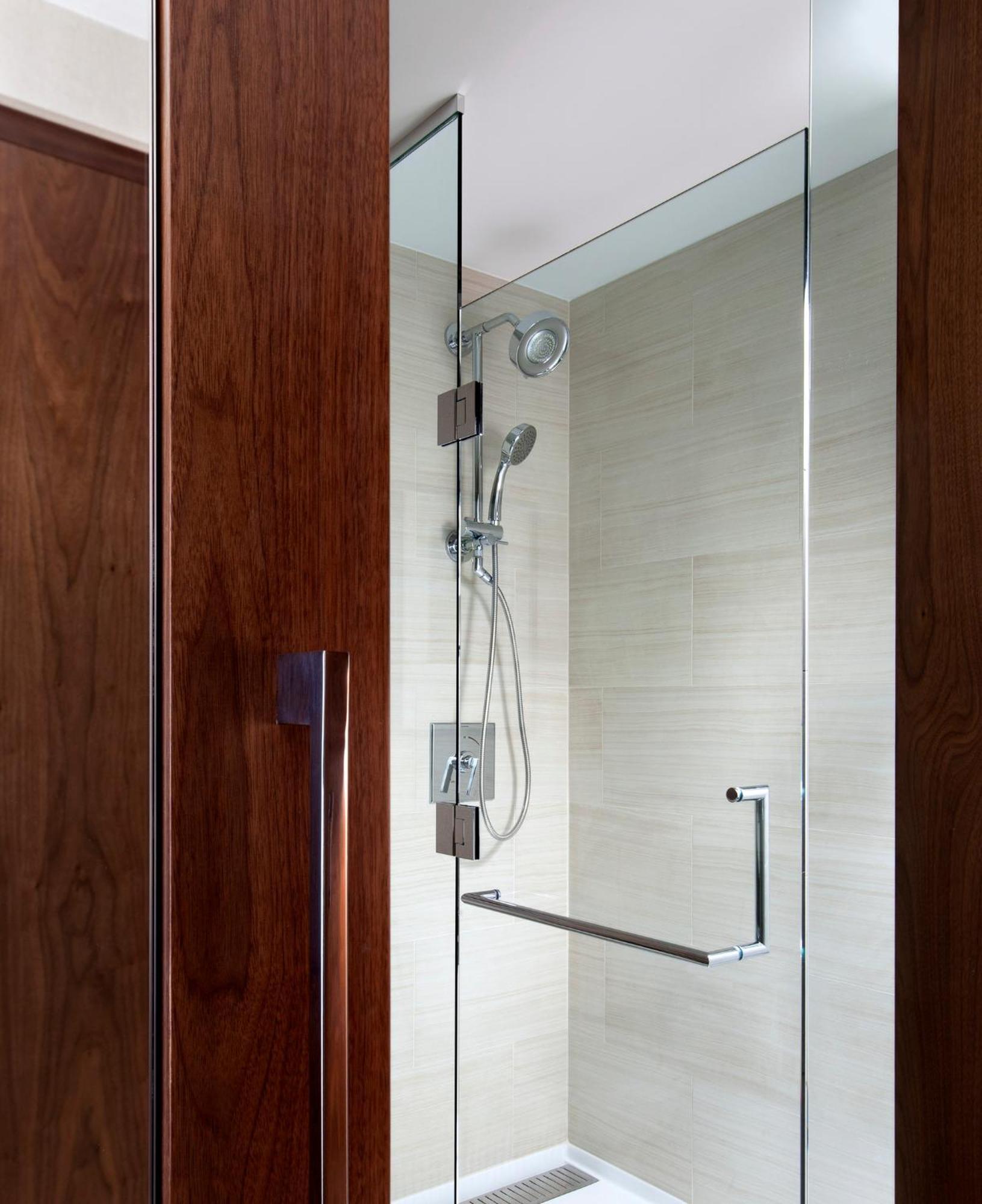 Deluxe King Room with City View and High Floor - Hearing Accessible
